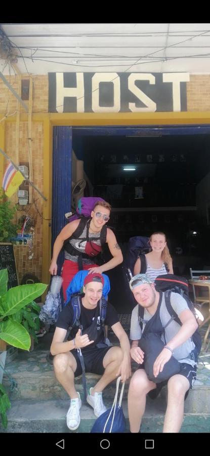 Banphe​ Hostel Buitenkant foto