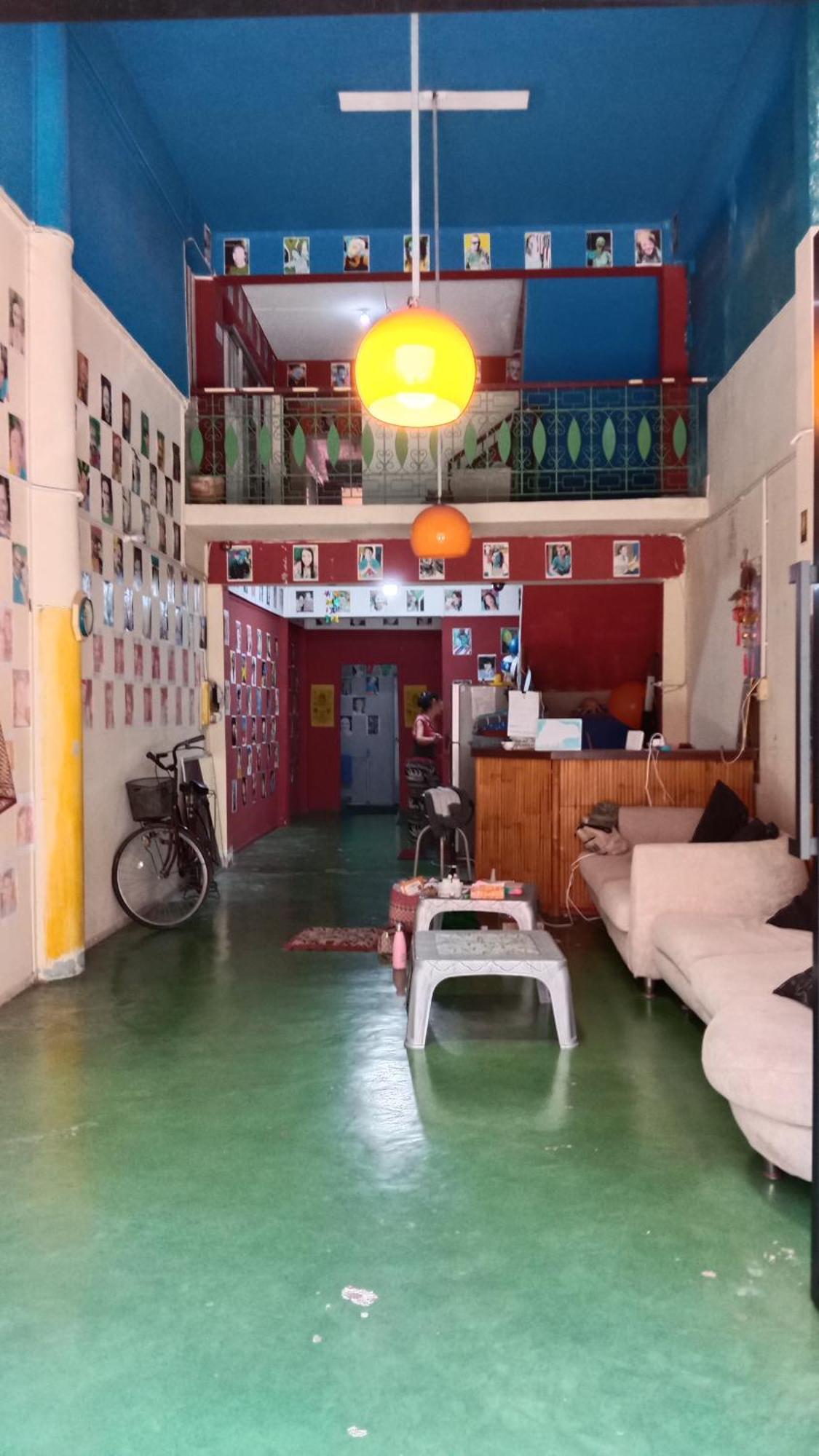 Banphe​ Hostel Buitenkant foto