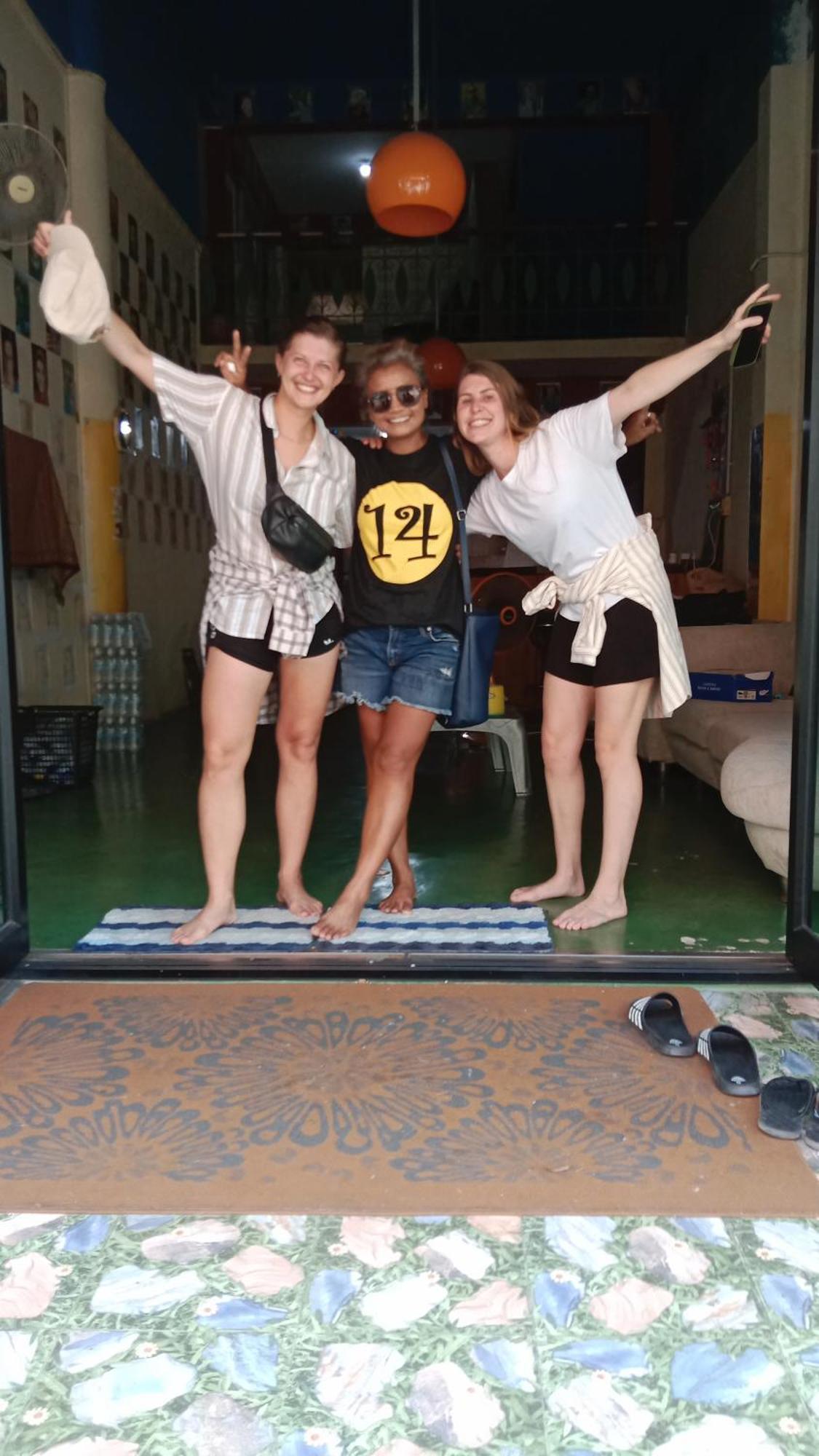 Banphe​ Hostel Buitenkant foto